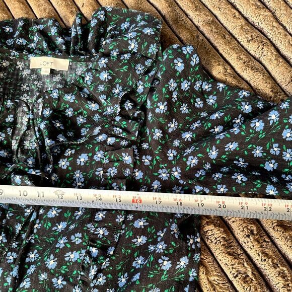🎉5 for $45 🎉 Loft Floral Top Blouse Shirt Size S - Picture 7 of 8